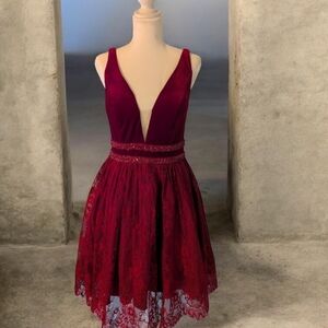 Chic Backless Burgundy Lace Dress